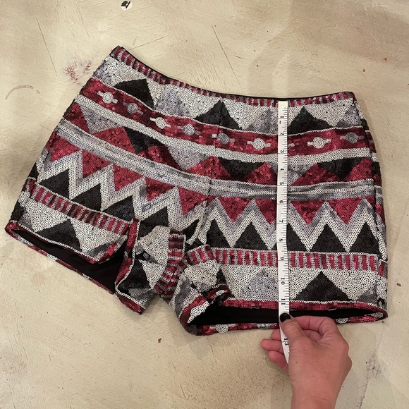 Sequin shorts - Picture 2 of 5